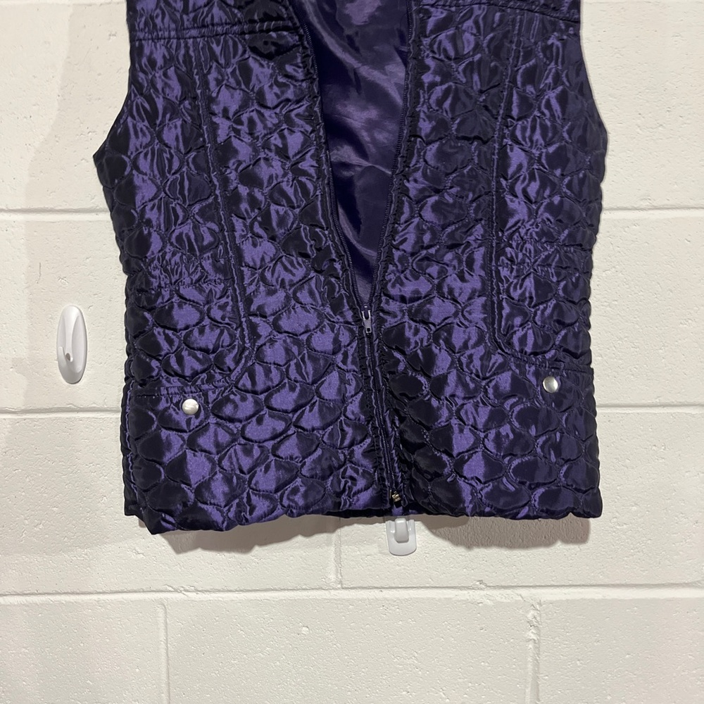 Lightweight very pretty and comfortable puffer vest